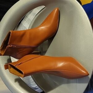 NWOT Alegra K Booties